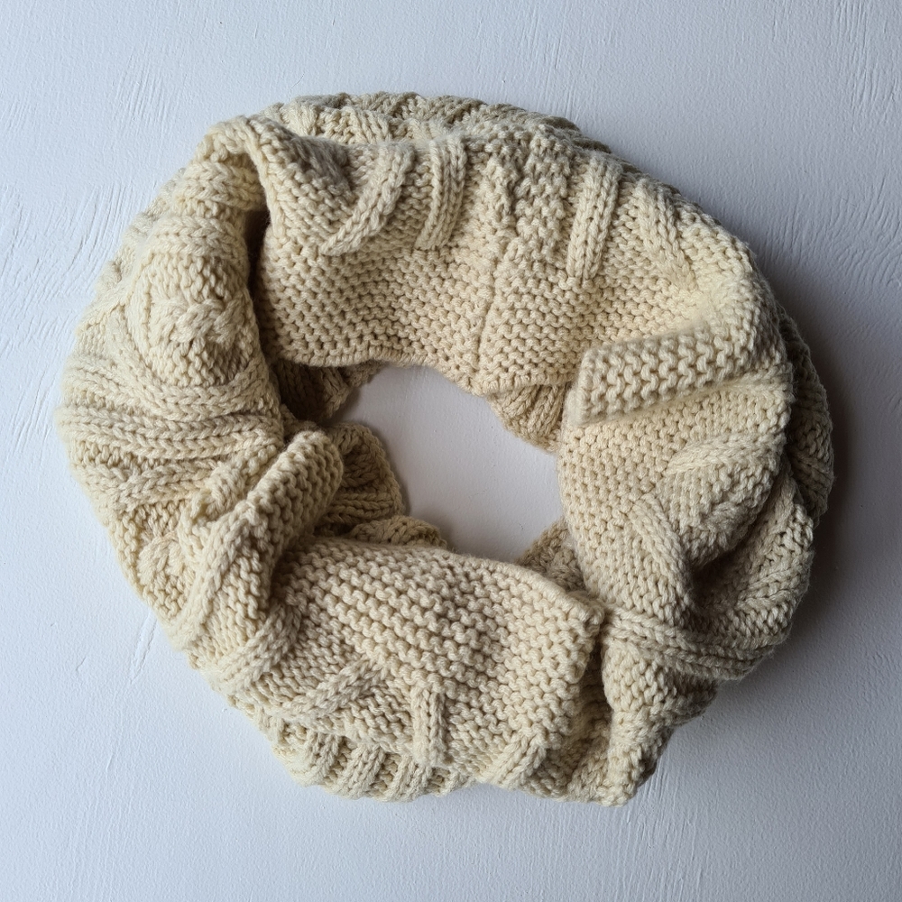 🛑SALE🛑 Warm Winter Beige Knitted Scarf Snood - Picture 8 of 12
